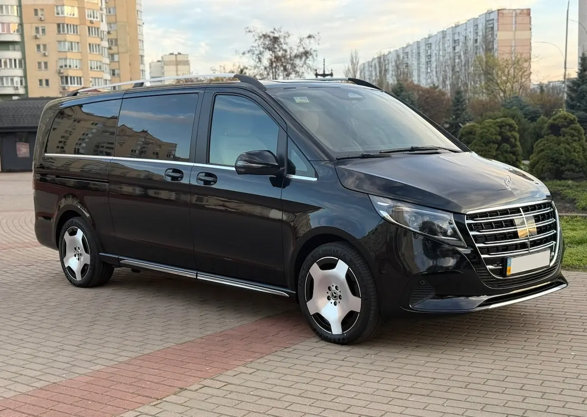оренда Mercedes V300 4matic 2024, прокат Mercedes V300 4matic 2024, Mercedes V300 4matic rental
